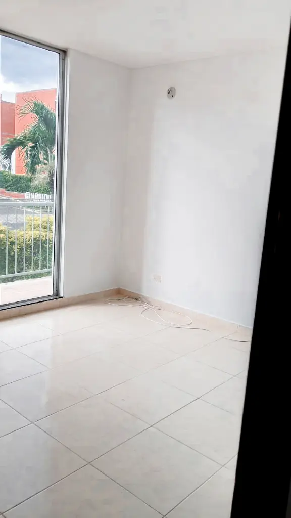 Alcoba principal con balcon copia.webp